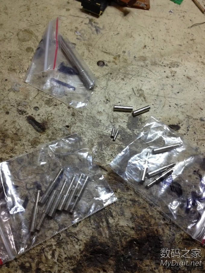 学某人特制随身双头螺丝刀。打坏两个金刚钻钻头才钻开!(杜哥出品必属雷品) 学某人特制随身双头螺丝刀。打坏两个金刚钻钻头才钻开!(杜哥出