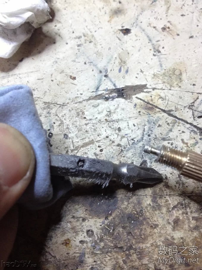 学某人特制随身双头螺丝刀。打坏两个金刚钻钻头才钻开!(杜哥出品必属雷品) 学某人特制随身双头螺丝刀。打坏两个金刚钻钻头才钻开!(杜哥出