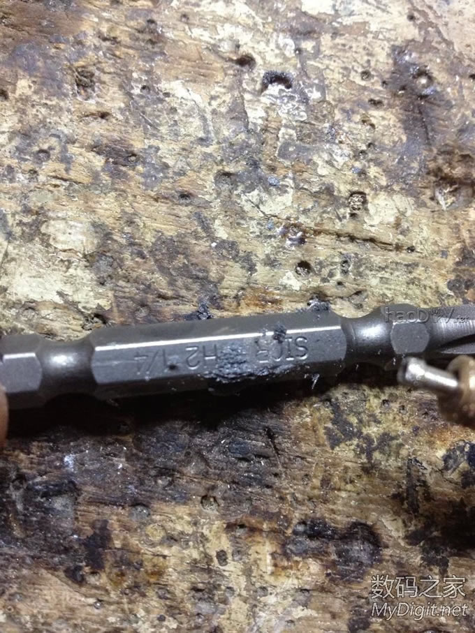 学某人特制随身双头螺丝刀。打坏两个金刚钻钻头才钻开!(杜哥出品必属雷品) 学某人特制随身双头螺丝刀。打坏两个金刚钻钻头才钻开!(杜哥出