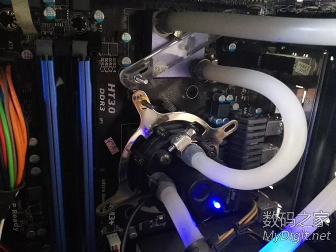 (散热器升级改造中)献上我自己搞的主机水冷,成本低,外观丑,勿笑 (散热器升级改造中)献上我自己搞的主机水冷,成本低,外观丑,