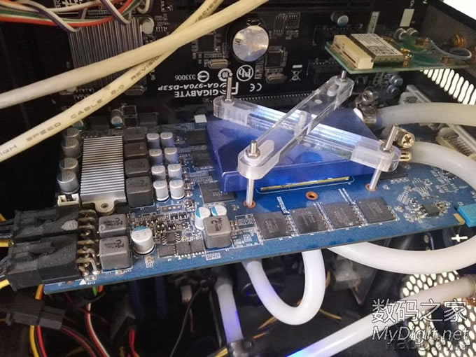 (散热器升级改造中)献上我自己搞的主机水冷,成本低,外观丑,勿笑 (散热器升级改造中)献上我自己搞的主机水冷,成本低,外观丑,