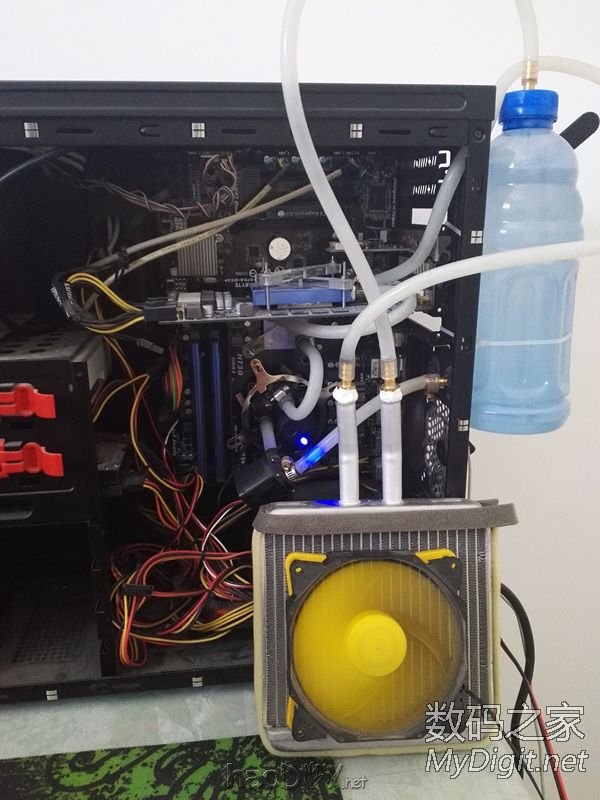 (散热器升级改造中)献上我自己搞的主机水冷,成本低,外观丑,勿笑 (散热器升级改造中)献上我自己搞的主机水冷,成本低,外观丑,