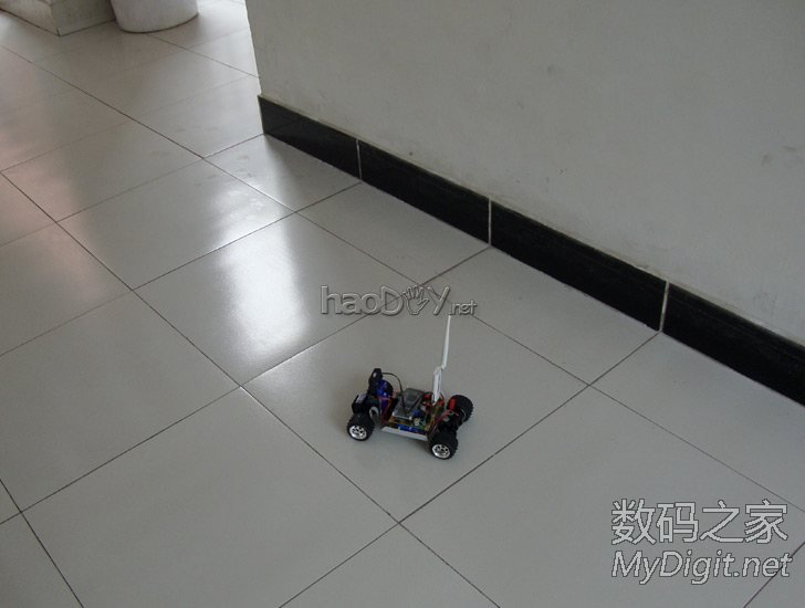 TQ2440核心板搭载linux做的监控Wifi小车,带邪恶的云台 TQ2440核心板搭载linux做的监控Wifi小车,带邪恶的云台