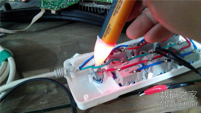 抢救一只排插的过程,顺便秀下我的工作台······ 抢救一只排插的过程,顺便秀下我的工作台······