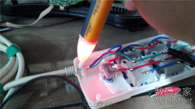 抢救一只排插的过程,顺便秀下我的工作台······ 抢救一只排插的过程,顺便秀下我的工作台······