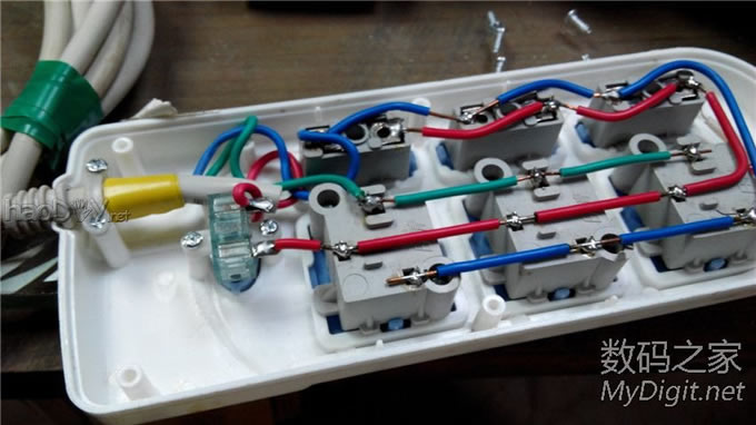 抢救一只排插的过程,顺便秀下我的工作台······ 抢救一只排插的过程,顺便秀下我的工作台······