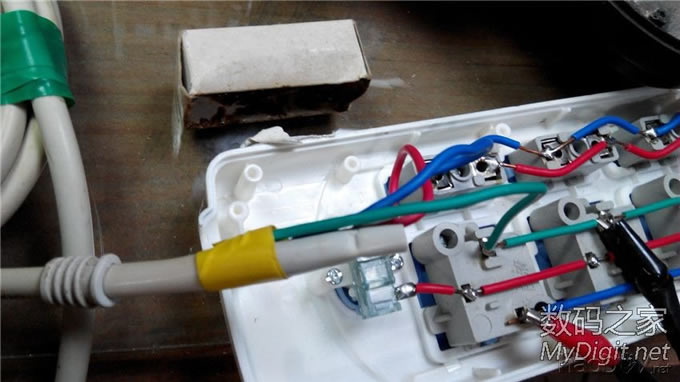 抢救一只排插的过程,顺便秀下我的工作台······ 抢救一只排插的过程,顺便秀下我的工作台······