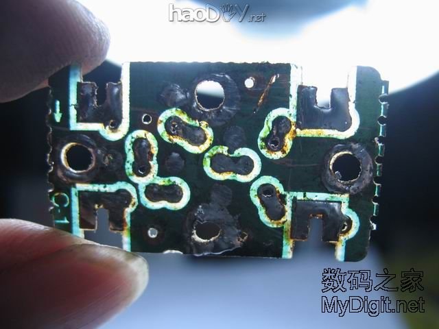 三分支器来了,板子比纸厚一点点 自制了两个卫星天线功分器