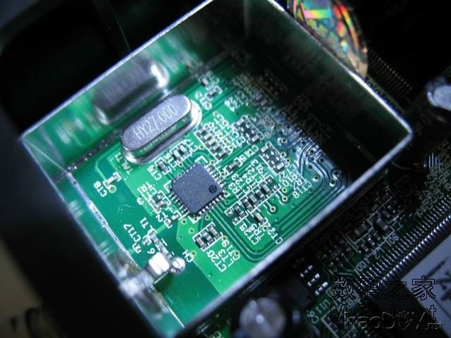 高频头都没有上盖…… 自制了两个卫星天线功分器