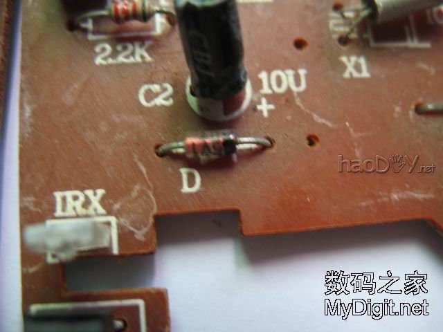 鼠标板子上的二极管,以为会好些,可惜压降太大,最后拆下来扔掉了 自制了两个卫星天线功分器