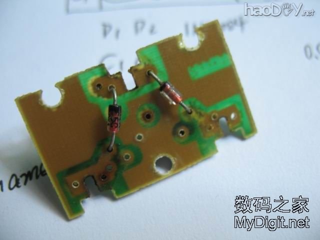 背面,结果返工了,于是后来都焊在正面,免得拆板子 自制了两个卫星天线功分器