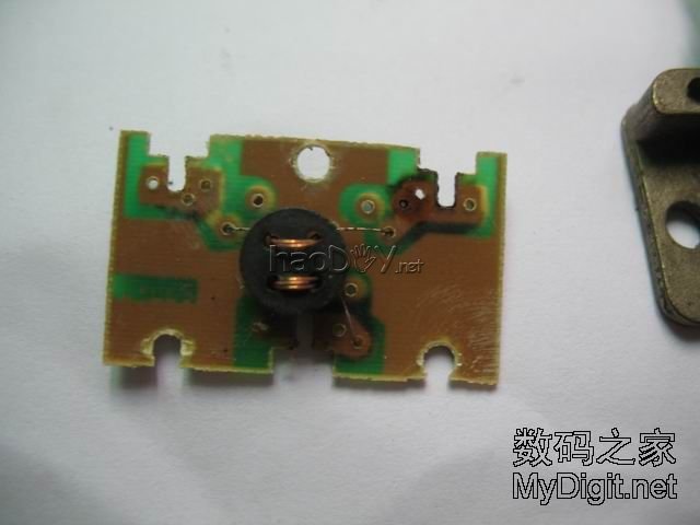 背面的磁环线圈,匹配阻抗的 自制了两个卫星天线功分器