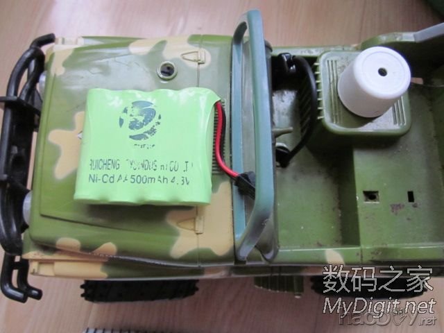 用香水移动电源给玩具遥控车供电 (结果损失惨重) 用香水移动电源给玩具遥控车供电 (结果损失惨重)