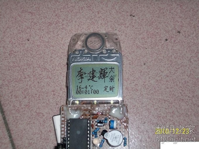我也玩液晶~利用诺基亚3310显示屏做多功能温度计+闹钟 我也玩液晶~利用诺基亚3310显示屏做多功能温度计+闹钟