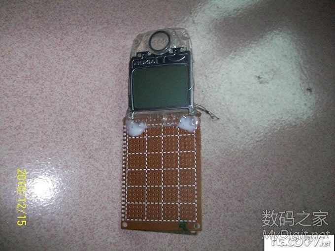 我也玩液晶~利用诺基亚3310显示屏做多功能温度计+闹钟 我也玩液晶~利用诺基亚3310显示屏做多功能温度计+闹钟