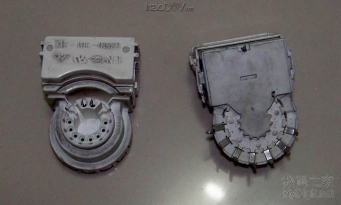 换出来的管座 上门收费太黑 自己动手更换电视机的显像管座