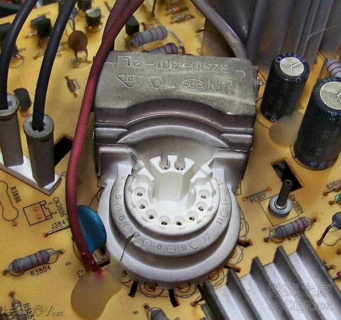 主角出场 上门收费太黑 自己动手更换电视机的显像管座