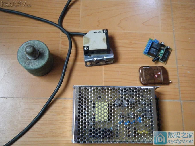 老鼠偷吃腊肠,简单做个间接捕鼠装置 老鼠偷吃腊肠,简单做个间接捕鼠装置