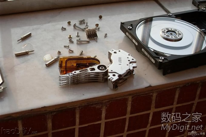 报废硬盘变身7200转暴力风扇【转载】 报废硬盘变身7200转暴力风扇【转载】
