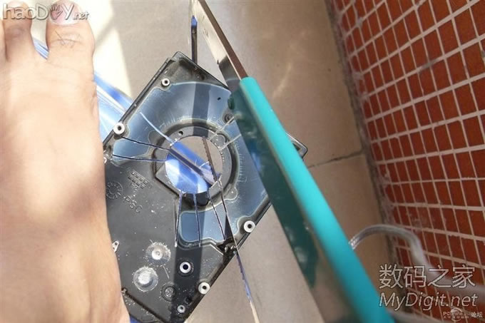 报废硬盘变身7200转暴力风扇【转载】 报废硬盘变身7200转暴力风扇【转载】