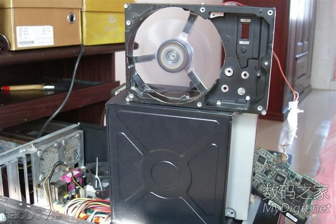 报废硬盘变身7200转暴力风扇【转载】 报废硬盘变身7200转暴力风扇【转载】
