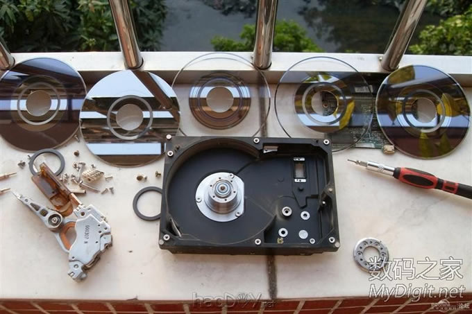 报废硬盘变身7200转暴力风扇【转载】 报废硬盘变身7200转暴力风扇【转载】