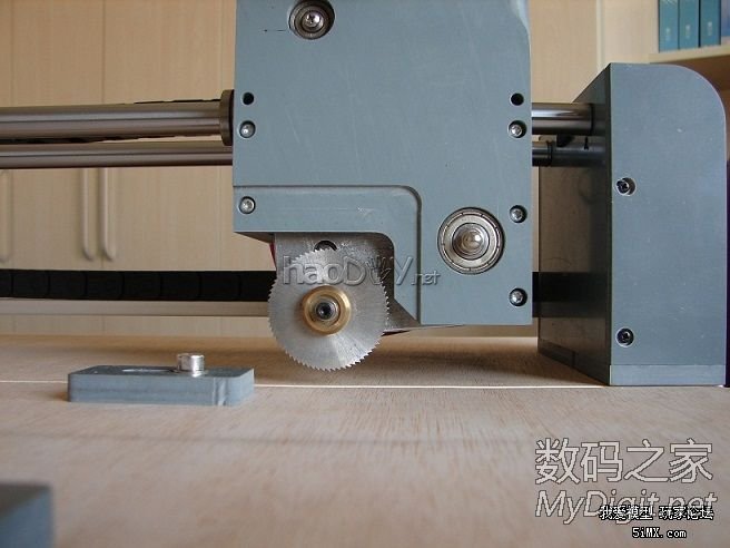 自制可升降小电锯(转)