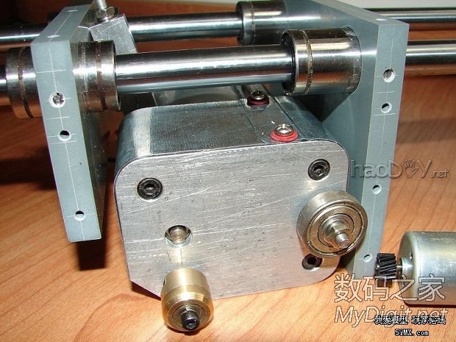 自制可升降小电锯(转)