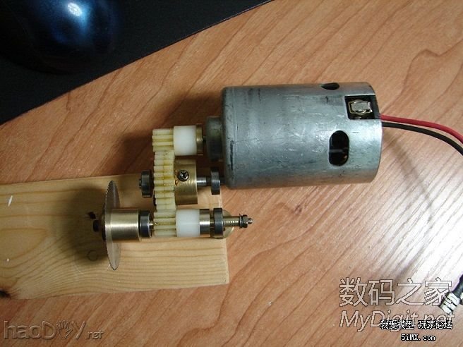 自制可升降小电锯(转)