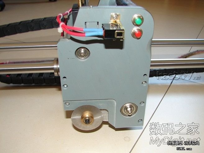 自制可升降小电锯(转)