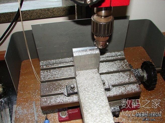 自制可升降小电锯(转) 自制可升降小电锯(转)