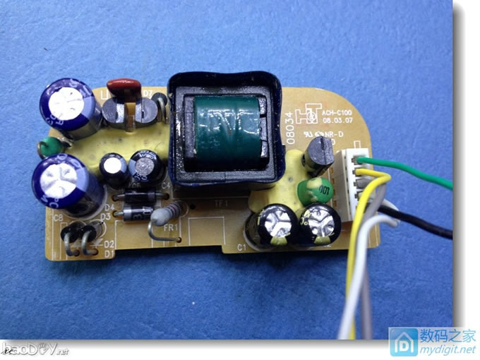 使用三星蛋充简单D一个18650充电器! 使用三星蛋充简单D一个18650充电器!