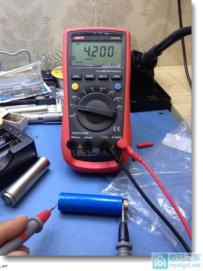 使用三星蛋充简单D一个18650充电器! 使用三星蛋充简单D一个18650充电器!