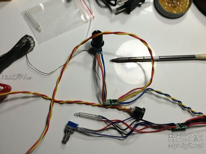 看看我做的白菜白光,“一分钱”的板子,另求T12尖头子一个!希望坛友不要吝啬啊! 看看我做的白菜白光,“一分钱”的板子,另求T12尖头子一个!希