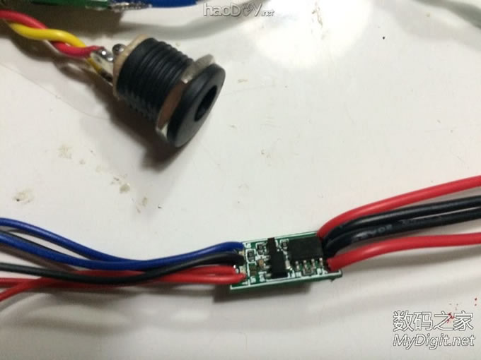 看看我做的白菜白光,“一分钱”的板子,另求T12尖头子一个!希望坛友不要吝啬啊! 看看我做的白菜白光,“一分钱”的板子,另求T12尖头子一个!希