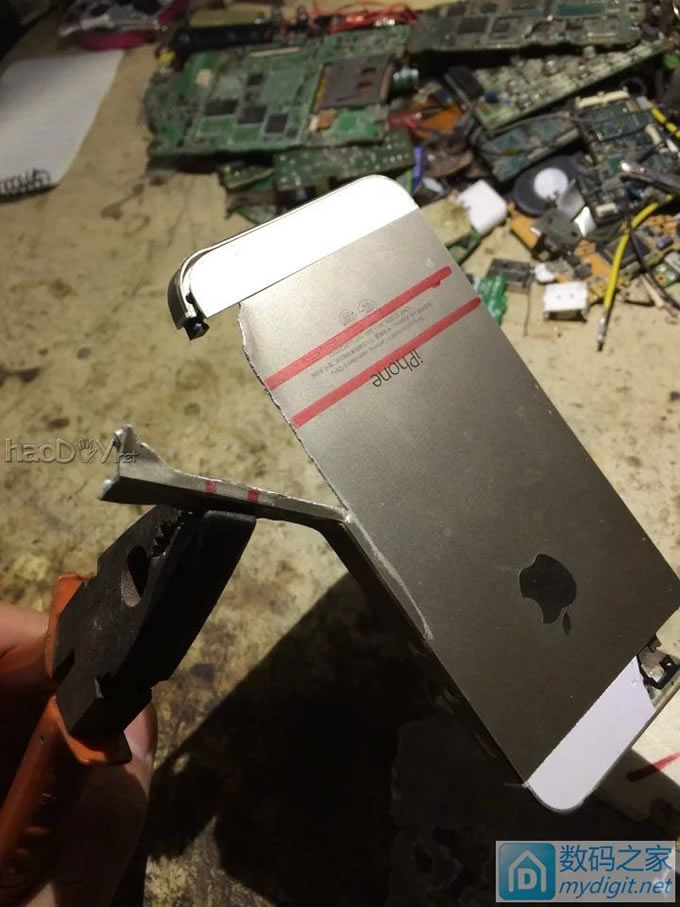 拆了个土豪金手机只为做一个土豪金戒指。效果很好,世界唯一一个(杜哥出品必属雷品) 拆了个土豪金手机只为做一个土豪金戒指。效果很好,世界唯一一个