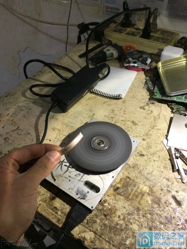 拆了个土豪金手机只为做一个土豪金戒指。效果很好,世界唯一一个(杜哥出品必属雷品) 拆了个土豪金手机只为做一个土豪金戒指。效果很好,世界唯一一个