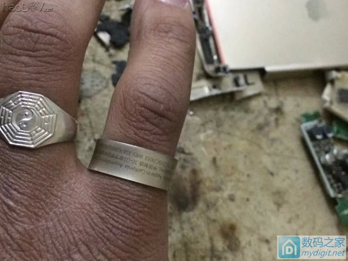 拆了个土豪金手机只为做一个土豪金戒指。效果很好,世界唯一一个(杜哥出品必属雷品) 拆了个土豪金手机只为做一个土豪金戒指。效果很好,世界唯一一个