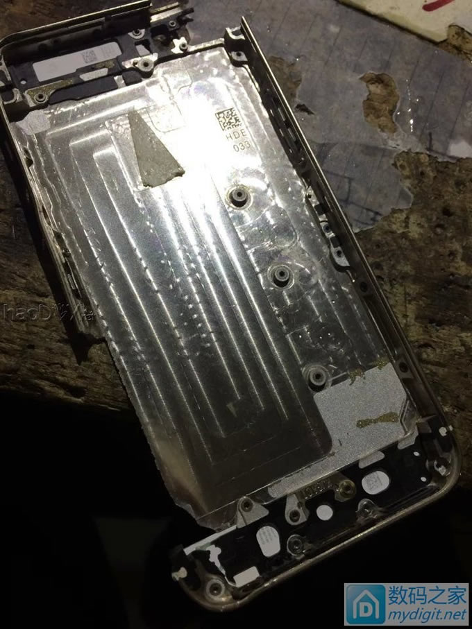 拆了个土豪金手机只为做一个土豪金戒指。效果很好,世界唯一一个(杜哥出品必属雷品) 拆了个土豪金手机只为做一个土豪金戒指。效果很好,世界唯一一个