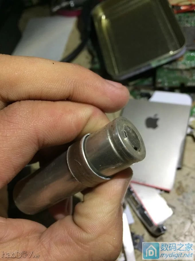 拆了个土豪金手机只为做一个土豪金戒指。效果很好,世界唯一一个(杜哥出品必属雷品) 拆了个土豪金手机只为做一个土豪金戒指。效果很好,世界唯一一个