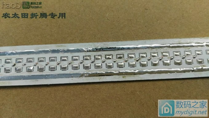 纯手工打造充电宝+可调小台灯二合一。 纯手工打造充电宝+可调小台灯二合一。