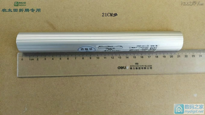 纯手工打造充电宝+可调小台灯二合一。 纯手工打造充电宝+可调小台灯二合一。