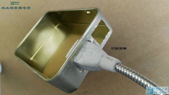 纯手工打造充电宝+可调小台灯二合一。