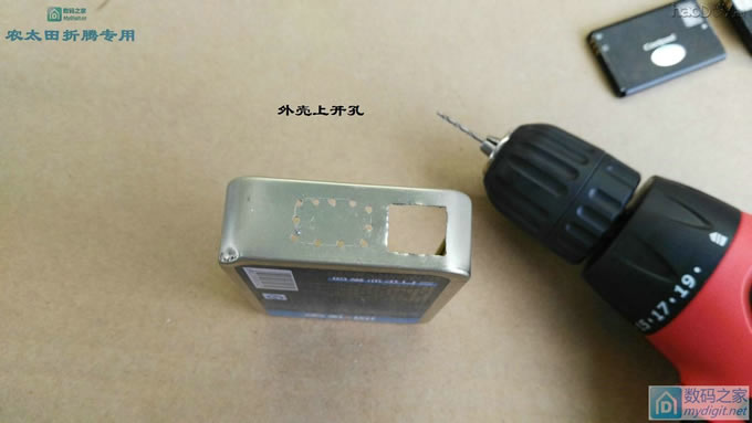 纯手工打造充电宝+可调小台灯二合一。