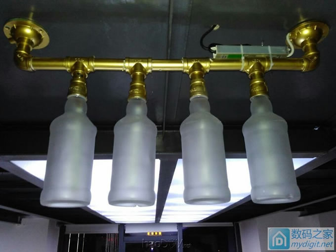 酒瓶 吊灯 看到有用酒瓶做灯的!咱也发个DIY