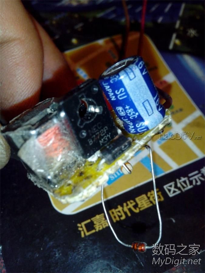 这是成品已接到数字表上可用 今天做了一个颠覆传统电学的东东。