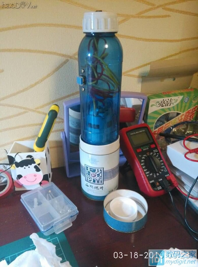 茶叶盒做的支架,刚刚合适 连夜赶制了一个小电钻,外加钻头架,现在差个合适的电源~