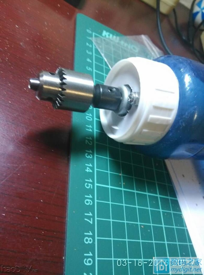 20块钱配的头子加连接套,不知道贵不贵 连夜赶制了一个小电钻,外加钻头架,现在差个合适的电源~