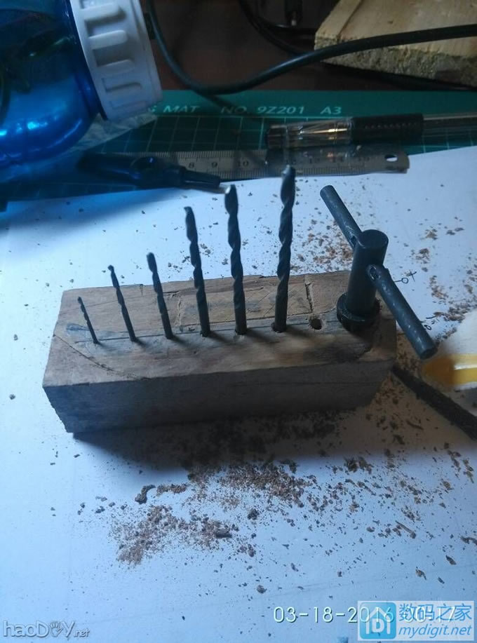 连夜赶制了一个小电钻,外加钻头架,现在差个合适的电源~ 连夜赶制了一个小电钻,外加钻头架,现在差个合适的电源~