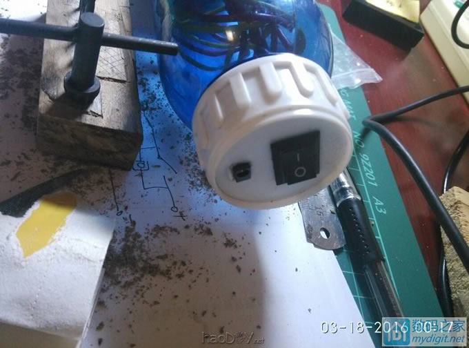 屁股是开端加电源接口 连夜赶制了一个小电钻,外加钻头架,现在差个合适的电源~